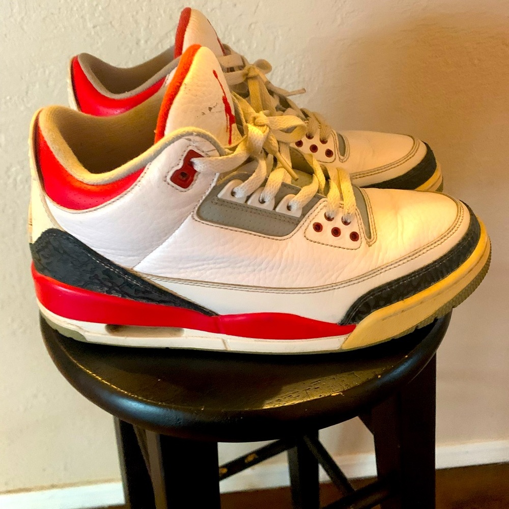 Air Jordan 3 Retro "Fire Red" 2013 - Size 9. In good condition.  Not repainted.
